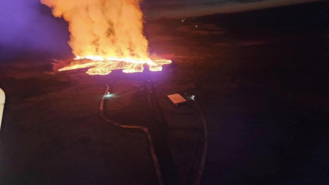 Volcanic fissures open near Grindavik © ANSA/EPA