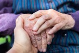 Atender el Alzheimer pesa a 3 millones de familias en Italia