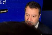 Salvini: 'Mi occupo di soldi per ferrovie, non pianto chiodi'