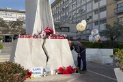 Roma, al Gemelli palloncini e preghiere per Papa Francesco