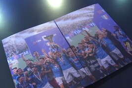 Poste Italiane, il folder del Napoli Campione d’Italia in vetta alla classifica della Filatelia