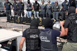 La Guardia di Finanza sequestra 540 chili di cocaina, arrestate cinque persone