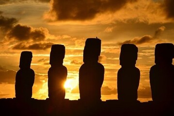 L'alba a Rapa Nui (fonte: Natalia Solar, CC license 4.0)