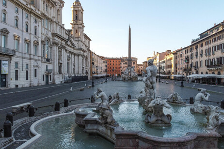 Una veduta di piazza Navona durante il lockdown