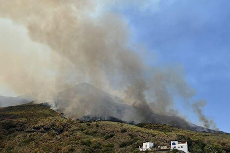 INCENDIO A STROMBOLI, NIENTE NULLA OSTA VIGILI PER LA FICTION