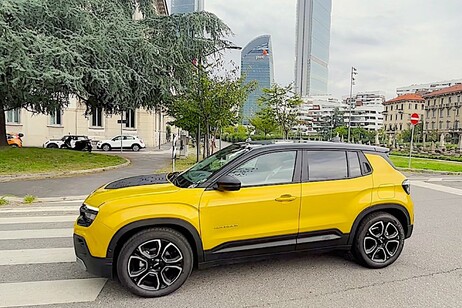 Jeep Avenger 1.2 a benzina, jolly sciccoso oltre la città