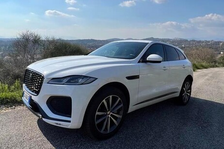 Jaguar F-Pace plug-in