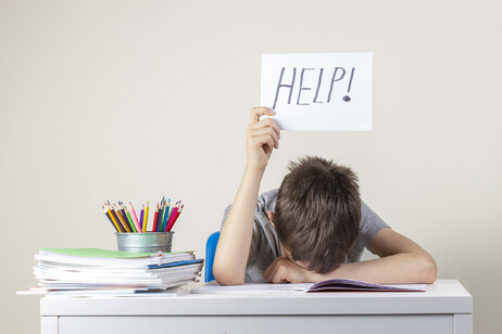 Lo stress da bambini grava sulla salute e sul peso da adulti. fonte vejaa, iStocjìk