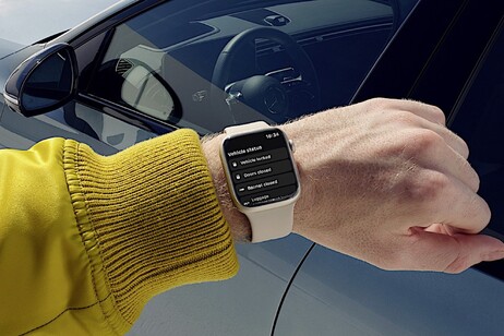 Da Mercedes nuova app per controllare auto con l'Apple watch