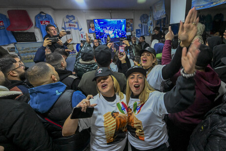 Sanremo: a Napoli con gli 'ultras' di Geolier