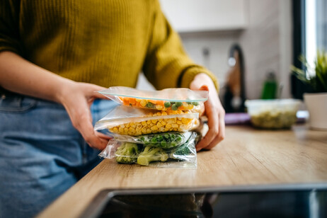 Pianificare i pasti e organizzarsi in cucina è anti stress foto iStock.