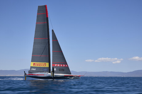 Luna Rossa AC75 Prada