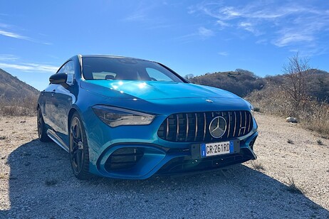 Mercedes CLA 45S AMG 4Matic+: l'eleganza delle prestazioni