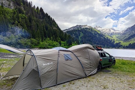 Il letto nel Suv, la prova del Pack sleep di nuovo Dacia Duster