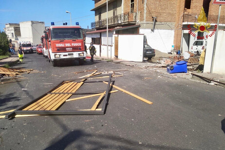 Esplosione in fabbrica fuoco d'artificio a Messina, feriti