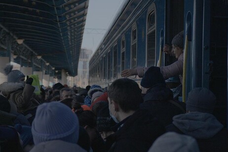 Una foto di scena di ''Songs of Slow Burning Earth''. US/LA BIENNALE DI VENEZIA