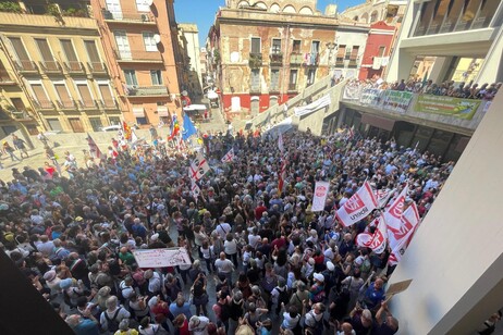 Protesta e corteo a Cagliari dei comitati contro speculazione energetica