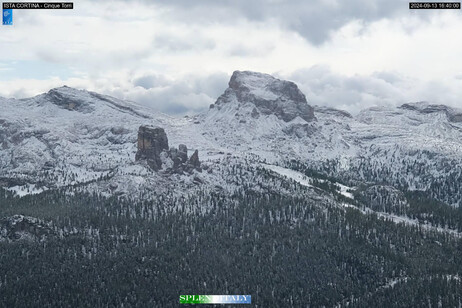 Neve di settembre sulle Dolomiti dopo l'estate del grande caldo