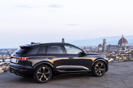 D-Suv elettrico Audi Q6 e-Tron