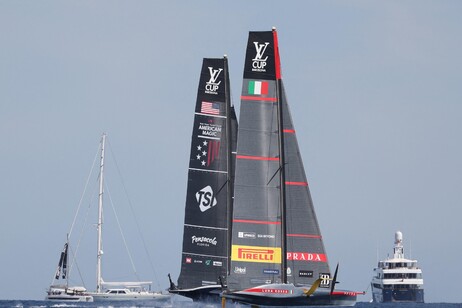 Louis Vuitton Cup: manca il vento, stop alle regate