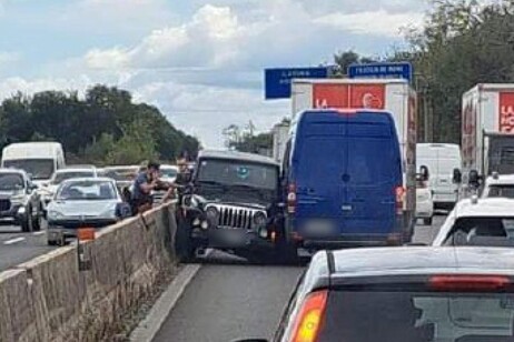 Contromano per 17 km sulla Pontina con un'auto rubata