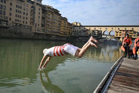 Capodanno, tuffo Giani in Arno '2025 pronto a dare il massimo'