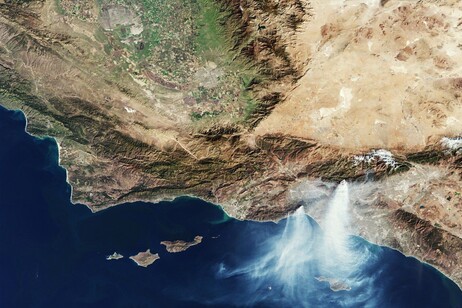 Gli incendi i California visti dal satellite Sentinel-3 del programma Copernicus di Commissione Ue ed Esa (fonte: Copernicus, ESA)