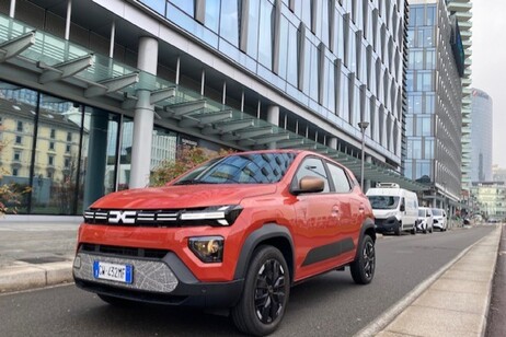 Nuova Dacia Spring cambia tutto e la città è casa sua