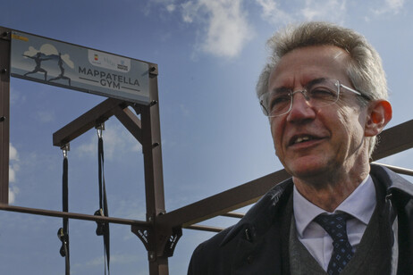 Una palestra pubblica sulla spiaggia della Rotonda Diaz a Napoli