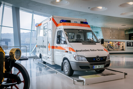 Mercedes Sprinter, in mostra anche un'ambulanza tedesca speciale