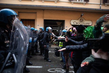 Tensione al corteo di inaugurazione anno accademico Bologna