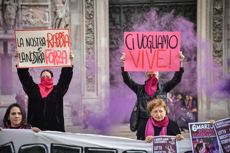 Milano: flash mob di lancio dell'8 marzo 2025 organizzata da Non Una Di Meno