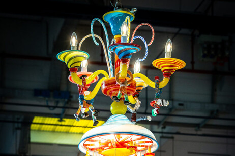 Marcantinfiera, lampadario di Murano giostra di Carnevale