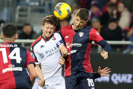 Calcio: Cagliari rimontato dal Genoa, alla Domus è solo 1-1