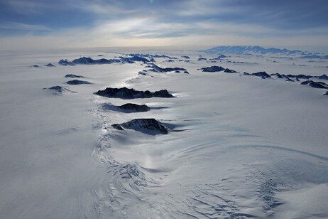 Una panoramica dei Monti Ellsworth, nell'Antartide occidentale (fonte: Steve Gibbs, BAS)