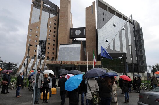 L'esterno del palazzo di giustizia a Firenze