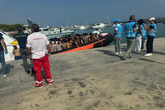 Ancora uno sbarco di migranti a Roccella, arrivati in 72