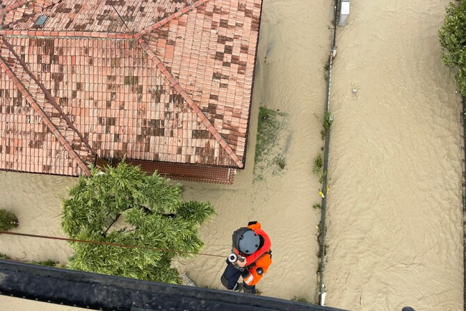 Maltempo: elicotteri delle forze armate per soccorrere cittadini