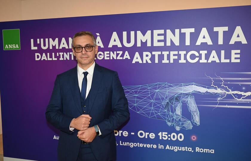 L 'umanita ' aumentata dall 'Intelligenza Artificiale - RIPRODUZIONE RISERVATA