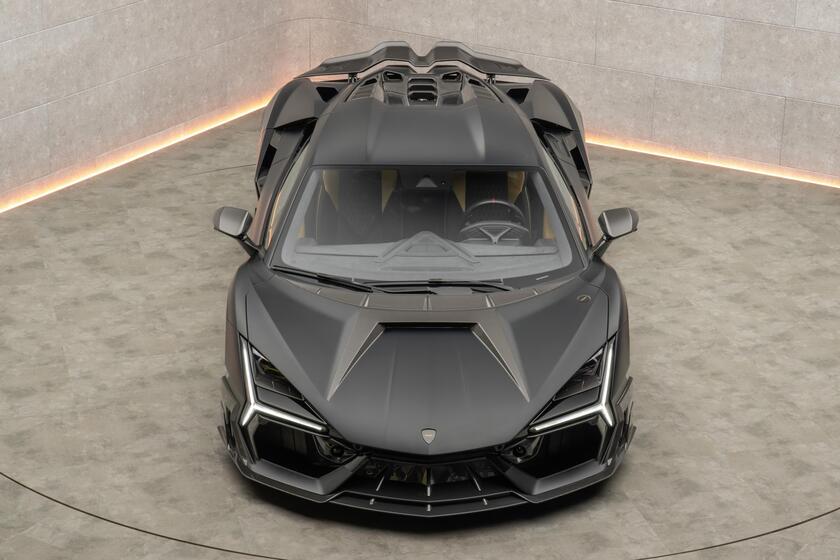 Lamborghini Revuelto sale a 1070 CV con la cura Mansory