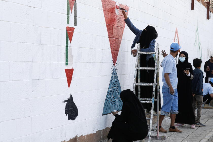 Yemeni artists show solidarity with Palestinian people through graffiti campaign in Sana 'a © ANSA/EPA