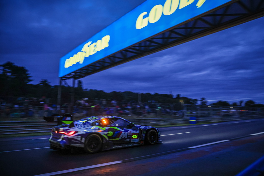 24 Ore Le Mans: vettura fuori pista, Valentino Rossi si ritira