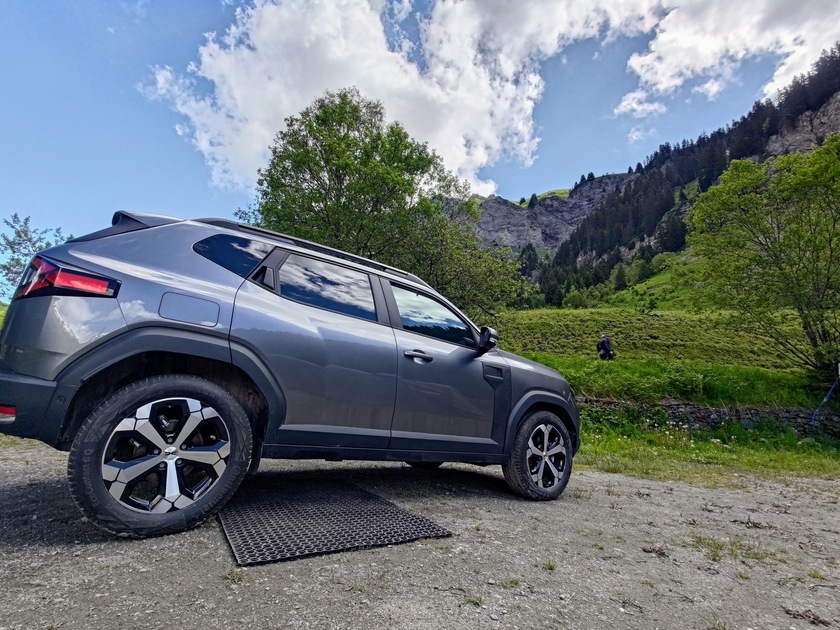 Il letto nel Suv, la prova del Pack sleep di nuovo Dacia Duster