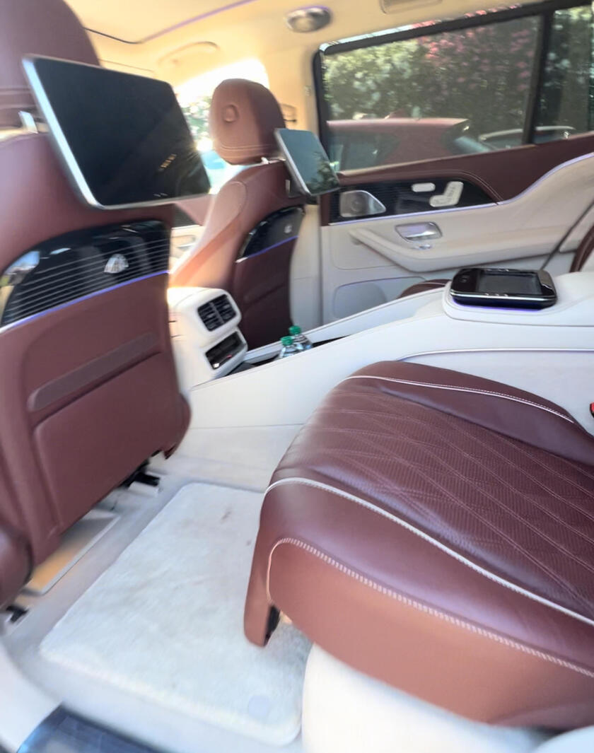 Mercedes-Maybach al Phi Beach