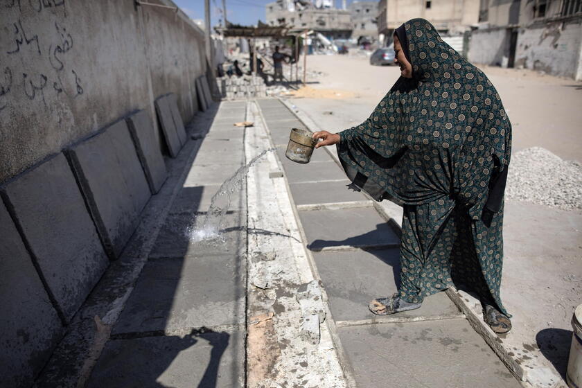 Palestinians make graves from the rubble of Gaza's destroyed homes