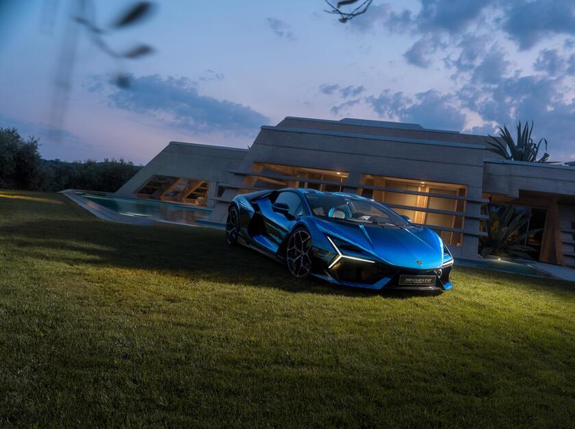 Nuova Lamborghini Revuelto Opera Unica