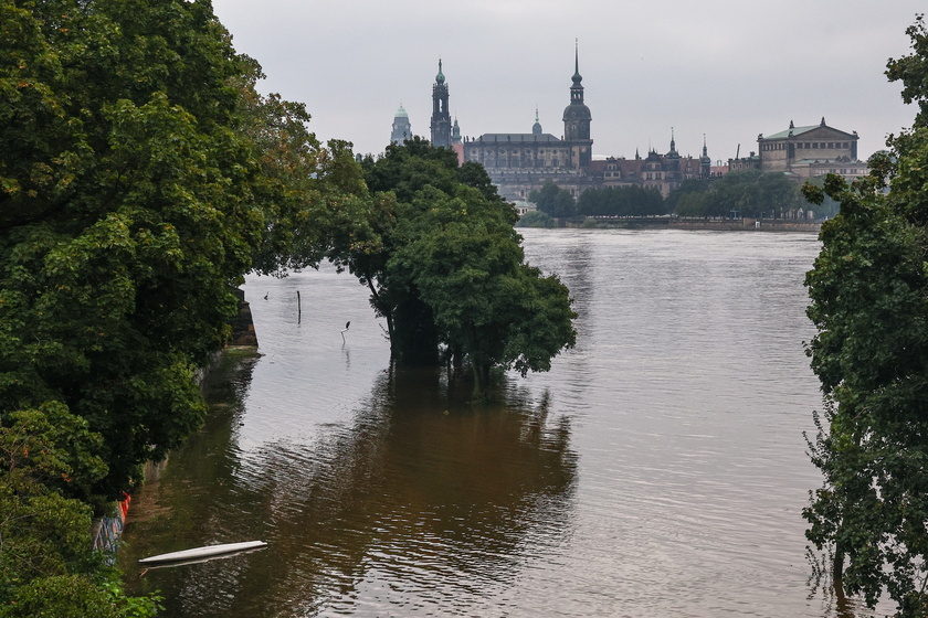 Flood alert in Saxony amid Elbe river's rising water level