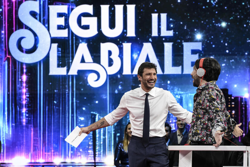 Tv: Rai 2; De Martino conduce nuova stagione di ÂStasera tutto Ãù possibileÂ