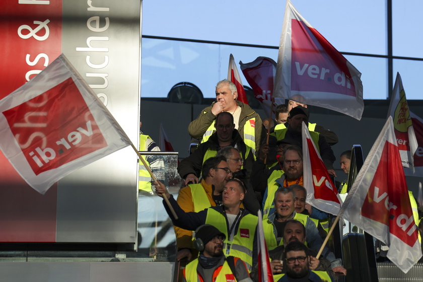 24-hour strike at several airports in Germany