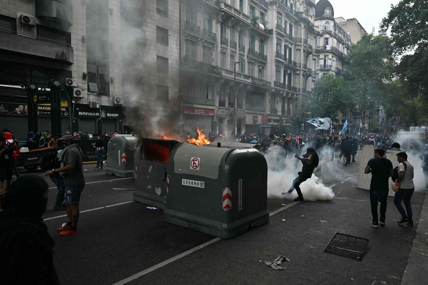 Scontri a Buenos Aires per la protesta dei pensionati